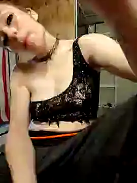 Snapshot of Genevieve143 chatting on 02.21.25 Genevieve143 online show from 02.21.25