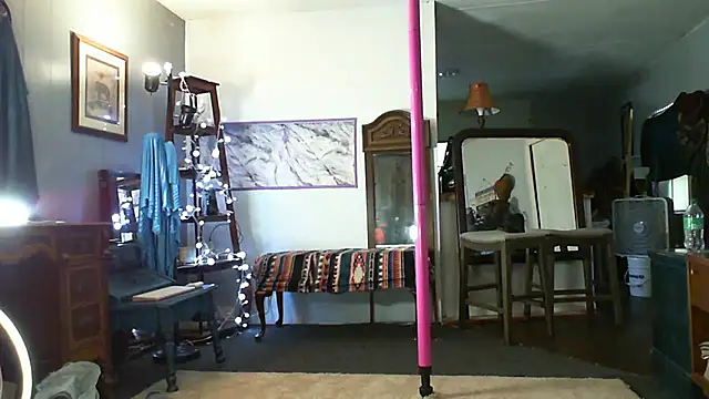 Snapshot of Genevieve143 chatting on 09.25.25 Genevieve143 online show from 09.25.25