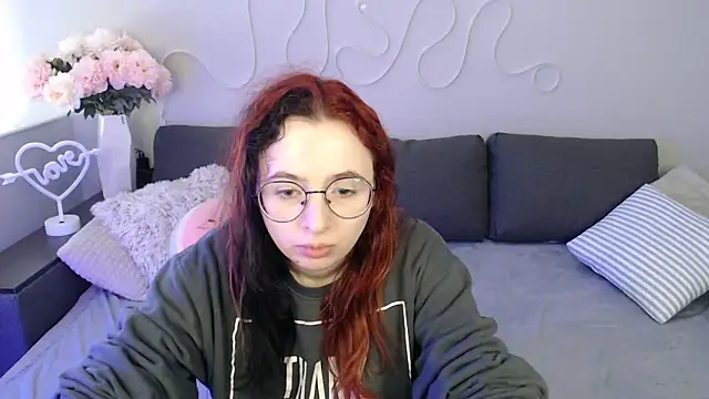 Mini Diva online show from 11.21.25