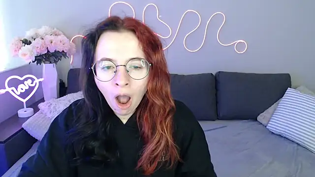 Mini Diva online show from 11.22.25