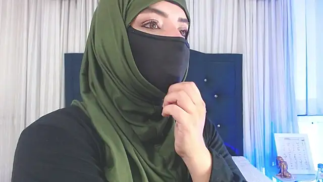 Snapshot of Uzra_hayed chatting on 01.30.25 Uzra hayed online show from 01.30.25