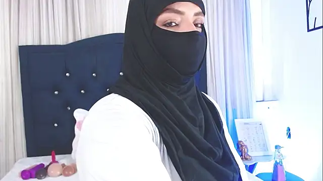 Snapshot of Uzra_hayed chatting on 02.11.25 Uzra hayed online show from 02.11.25