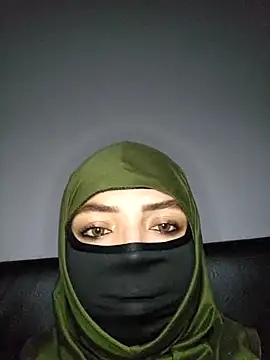 Snapshot of Uzra_hayed chatting on 02.14.25 Uzra hayed online show from 02.14.25