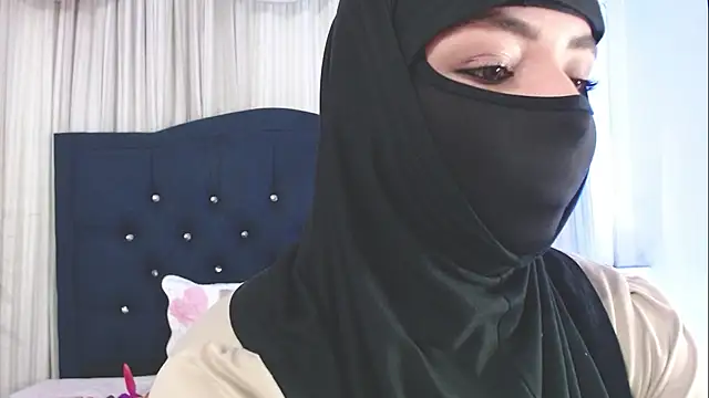 Snapshot of Uzra_hayed chatting on 02.19.25 Uzra hayed online show from 02.19.25