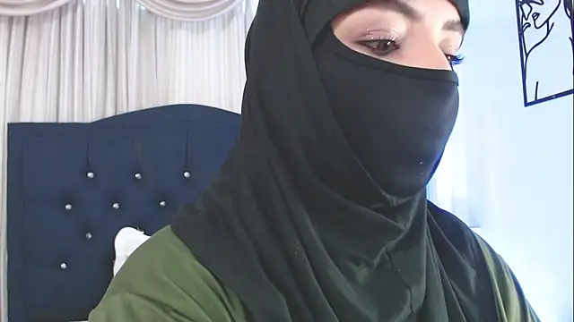 Snapshot of Uzra_hayed chatting on 02.20.25 Uzra hayed online show from 02.20.25