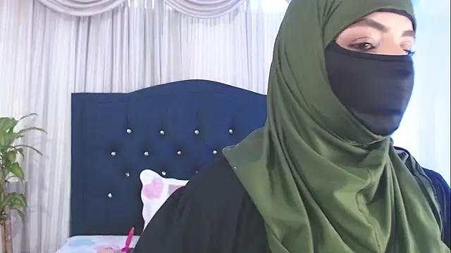 Snapshot of Uzra_hayed chatting on 03.08.25 Uzra hayed online show from 03.08.25