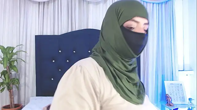 Snapshot of Uzra_hayed chatting on 03.10.25 Uzra hayed online show from 03.10.25