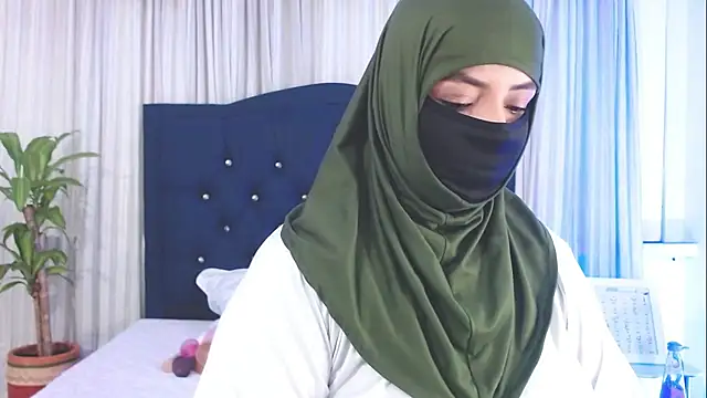 Snapshot of Uzra_hayed chatting on 03.20.25 Uzra hayed online show from 03.20.25