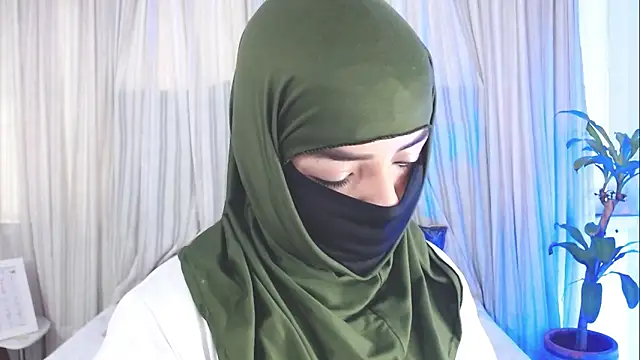 Snapshot of Uzra_hayed chatting on 10.01.25 Uzra hayed online show from 10.01.25