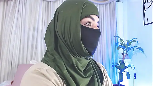 Snapshot of Uzra_hayed chatting on 10.13.25 Uzra hayed online show from 10.13.25