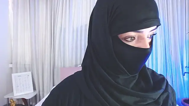 Snapshot of Uzra_hayed chatting on 10.23.25 Uzra hayed online show from 10.23.25