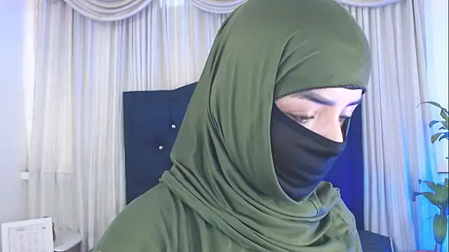 Snapshot of Uzra_hayed chatting on 11.19.25 Uzra hayed online show from 11.19.25