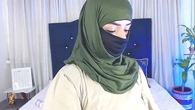 Snapshot of Uzra_hayed chatting on 11.24.25 Uzra hayed online show from 11.24.25