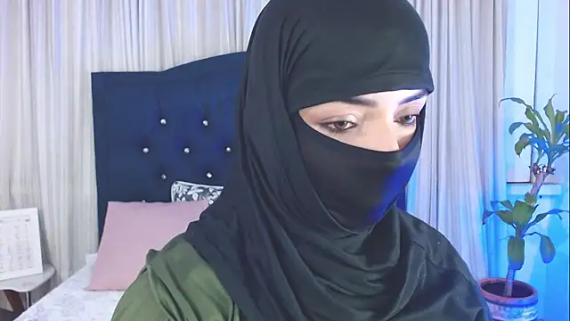 Snapshot of Uzra_hayed chatting on 12.04.25 Uzra hayed online show from 12.04.25