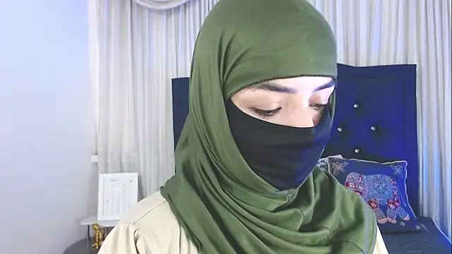 Snapshot of Uzra_hayed chatting on 12.22.25 Uzra hayed online show from 12.22.25