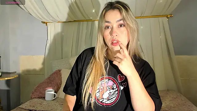 Snapshot of AnnaVictoria__ chatting on 02.24.25 AnnaVictoria online show from 02.24.25