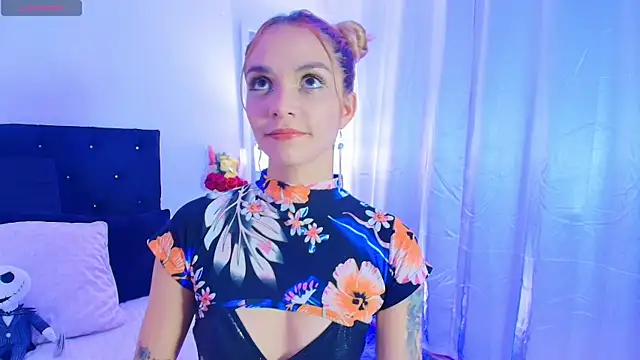 Snapshot of MeganLorensx chatting on 09.24.25 MeganLorensx online show from 09.24.25