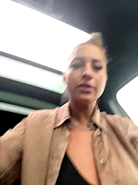 LovingBlondie online show from 09.13.25