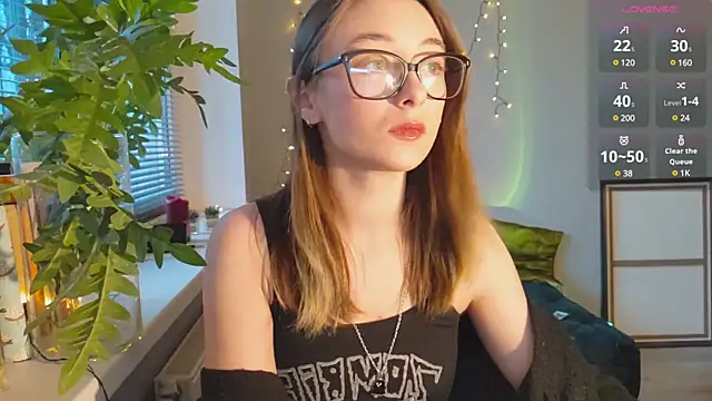 Snapshot of monlight__dana chatting on 12.23.24 monlight dana online show from 12.23.24