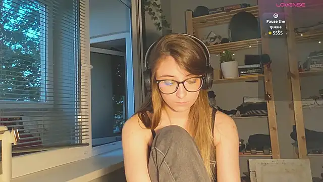 Snapshot of monlight__dana chatting on 09.20.25 monlight dana online show from 09.20.25