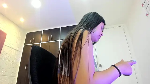 Charlotte Ice1 online show from 12.04.24