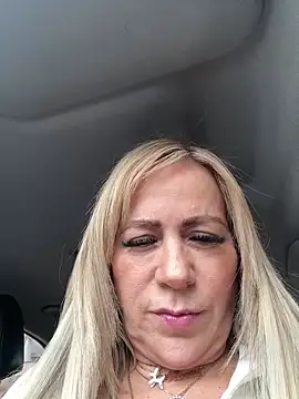 LARIANA RIVERA23 online show from 04.23.26