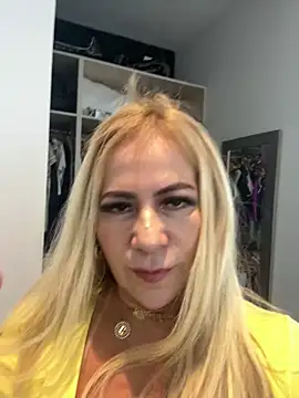 LARIANA RIVERA23 online show from 05.22.26
