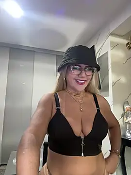LARIANA RIVERA23 online show from 06.28.26