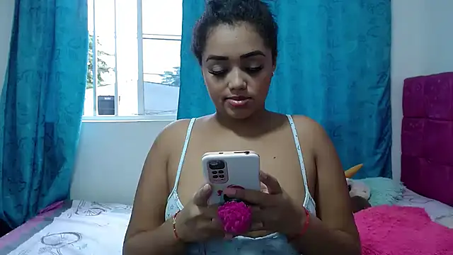 Snapshot of kiara_milf_ chatting on 01.03.25 kiara milf  online show from 01.03.25