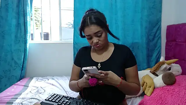 Snapshot of kiara_milf_ chatting on 01.10.25 kiara milf  online show from 01.10.25