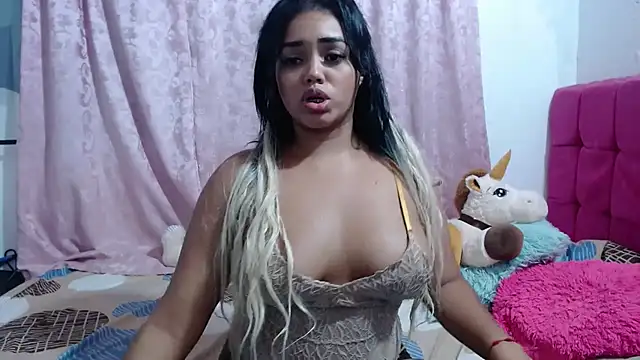Snapshot of kiara_milf_ chatting on 03.21.25 kiara milf  online show from 03.21.25