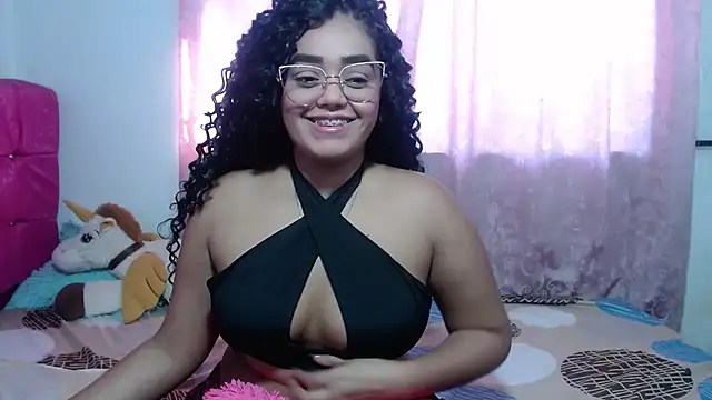 Snapshot of kiara_milf_ chatting on 10.14.25 kiara milf  online show from 10.14.25