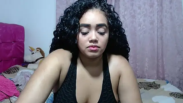 Snapshot of kiara_milf_ chatting on 10.25.25 kiara milf  online show from 10.25.25
