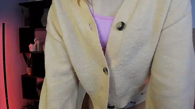 Snapshot of kenzie_x chatting on 02.10.25 kenzie x online show from 02.10.25