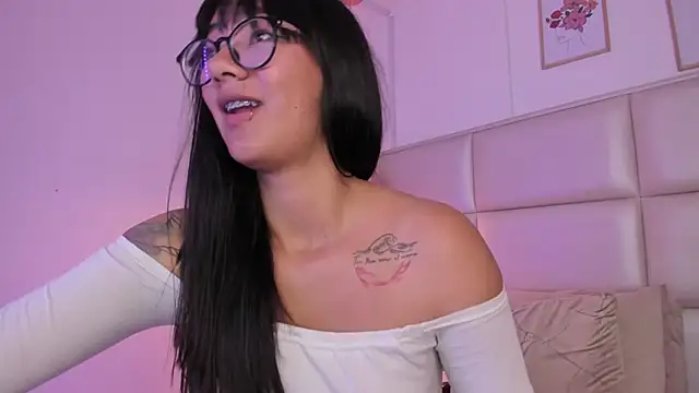 Snapshot of Aily_Yozuko chatting on 03.20.25 Aily Yozuko online show from 03.20.25