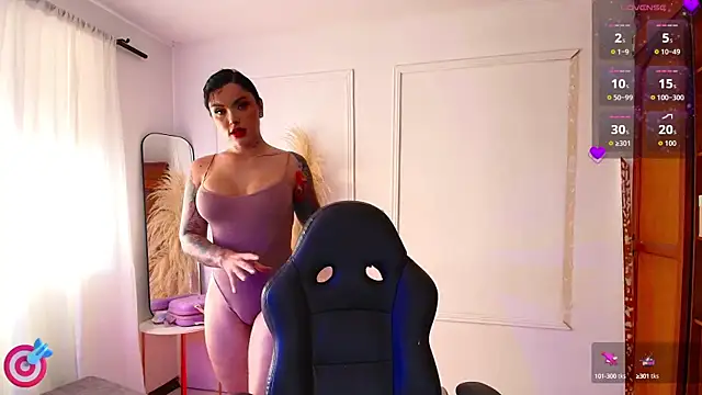 Snapshot of Ela_Doll_ chatting on 10.07.25 Ela Doll online show from 10.07.25