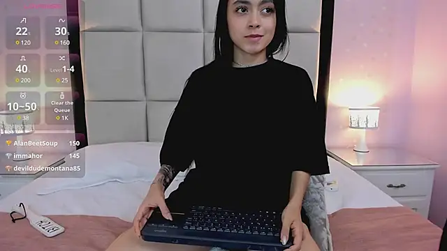 HannaClarrk  online show from 02.26.25