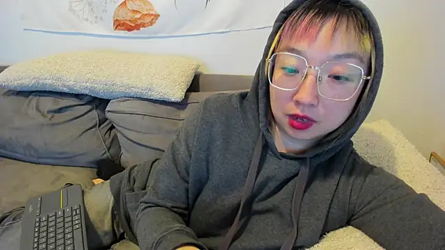 Snapshot of luxgray chatting on 02.01.25 luxgray online show from 02.01.25