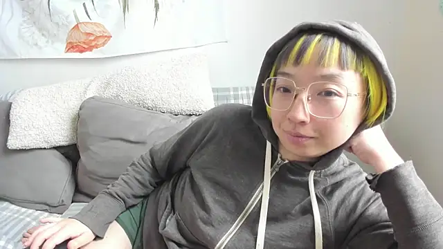 Snapshot of luxgray chatting on 02.15.26 luxgray online show from 02.15.26