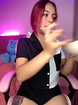 Snapshot of YovngBaby chatting on 10.22.25 YovngBaby online show from 10.22.25