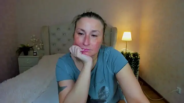 Snapshot of HotLiss chatting on 04.04.26 HotLiss online show from 04.04.26