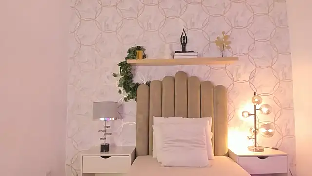 Snapshot of Roma__love chatting on 12.10.24 Roma love online show from 12.10.24