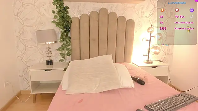 Snapshot of Roma__love chatting on 02.23.25 Roma love online show from 02.23.25