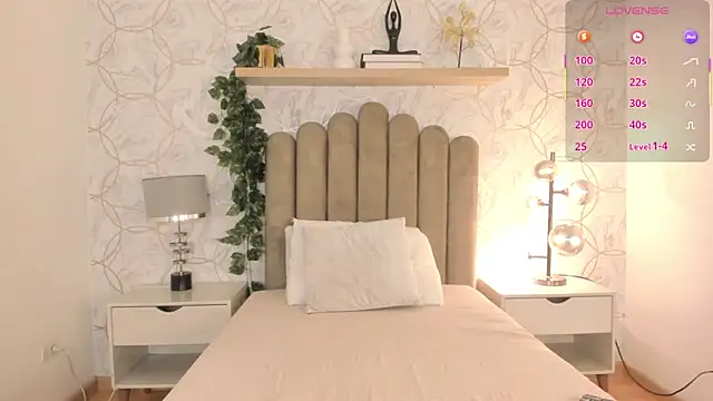 Snapshot of Roma__love chatting on 02.25.25 Roma love online show from 02.25.25