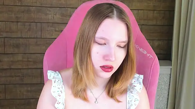 LiliLinn online show from 06.12.26