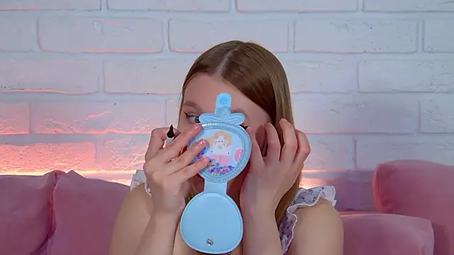 LiliLinn online show from 06.16.26