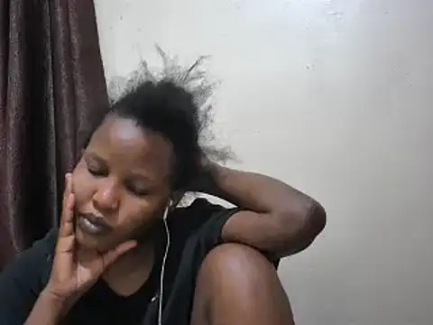 Snapshot of afrikaqueen chatting on 01.25.25 afrikaqueen online show from 01.25.25