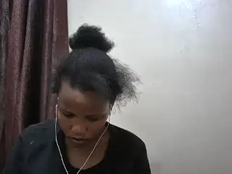 Snapshot of afrikaqueen chatting on 01.25.25 afrikaqueen online show from 01.25.25