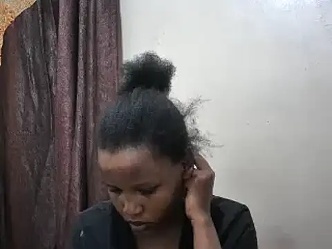 Snapshot of afrikaqueen chatting on 01.25.25 afrikaqueen online show from 01.25.25