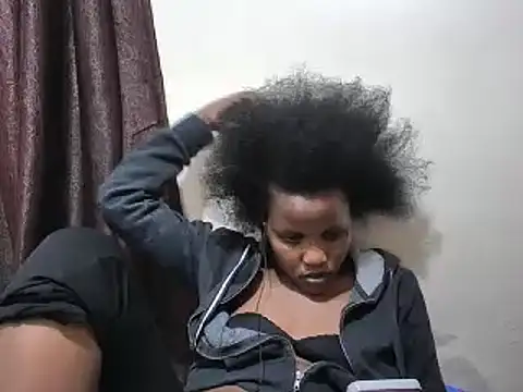 Snapshot of afrikaqueen chatting on 03.15.25 afrikaqueen online show from 03.15.25